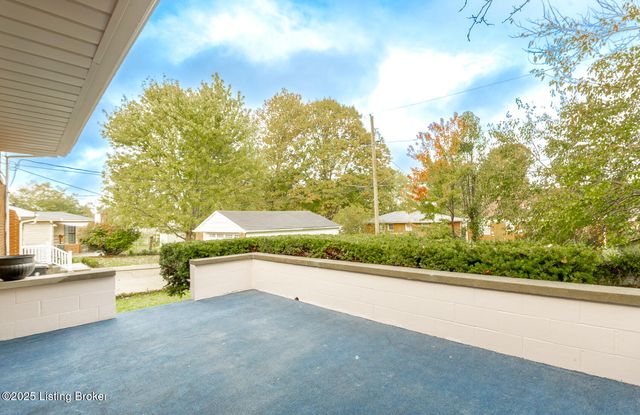 3023 Leman Dr, Louisville, KY 40220