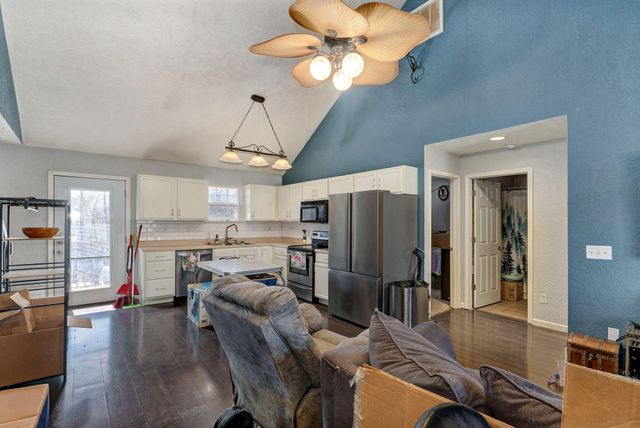 602 Oak Leaf Court, Nixa, MO 65714