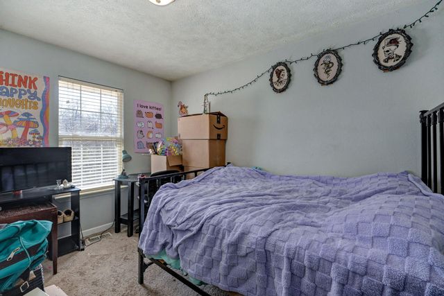 602 Oak Leaf Court, Nixa, MO 65714