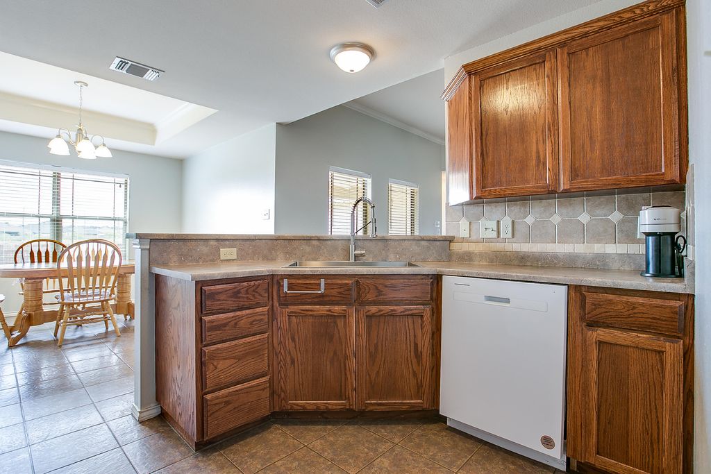 Image 14 of property listing at 4613 Pinion Ridge Drive, San Angelo, TX 76904