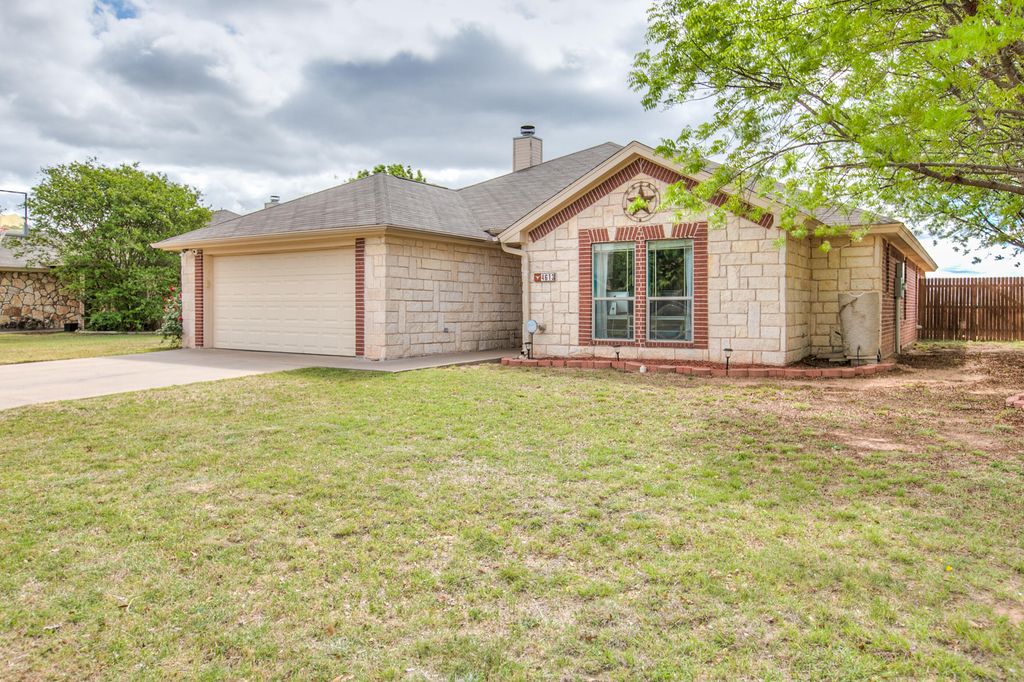 Image 2 of property listing at 4613 Pinion Ridge Drive, San Angelo, TX 76904