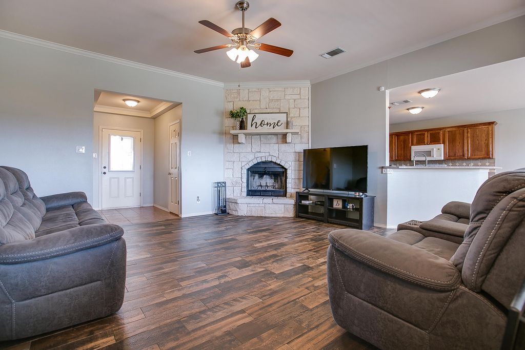 Image 8 of property listing at 4613 Pinion Ridge Drive, San Angelo, TX 76904