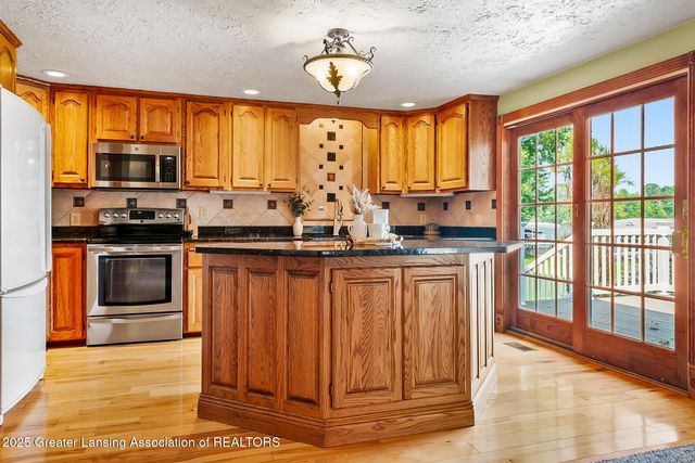 4813 Lakeside Drive, Perrinton, MI 48871