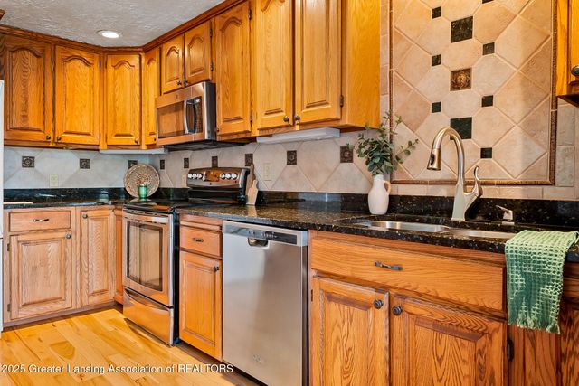 4813 Lakeside Drive, Perrinton, MI 48871