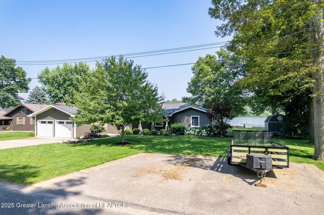 4813 Lakeside Drive, Perrinton, MI 48871