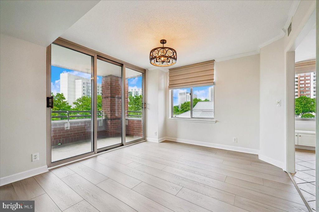 Image 10 of property listing at 5809 NICHOLSON #316, North Bethesda, MD 20852