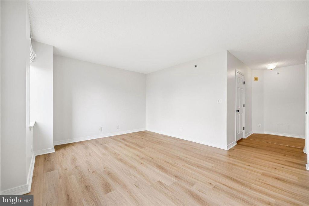 Image 15 of property listing at 5809 NICHOLSON #316, North Bethesda, MD 20852