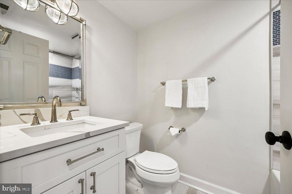 Image 17 of property listing at 5809 NICHOLSON #316, North Bethesda, MD 20852