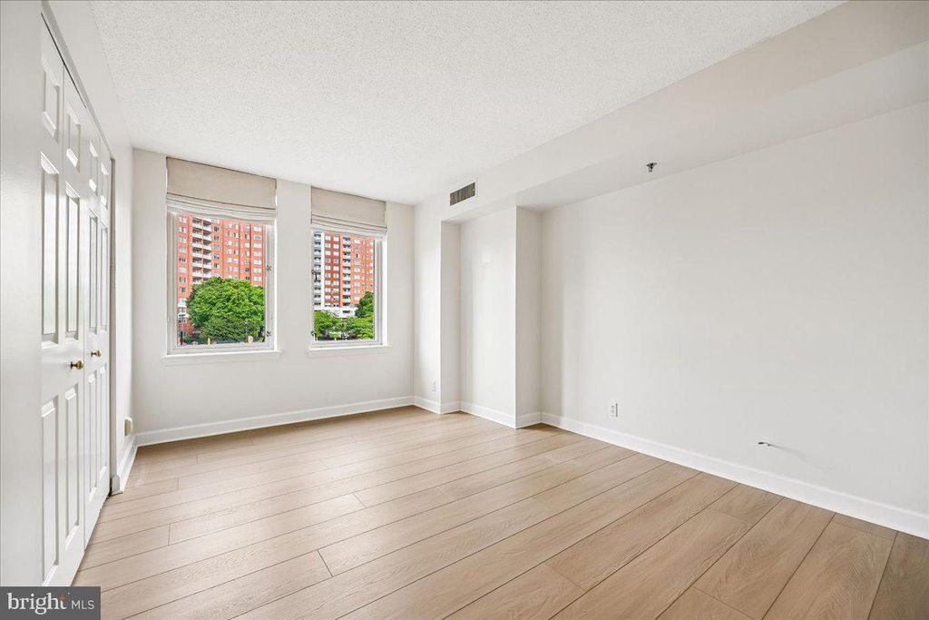 Image 20 of property listing at 5809 NICHOLSON #316, North Bethesda, MD 20852