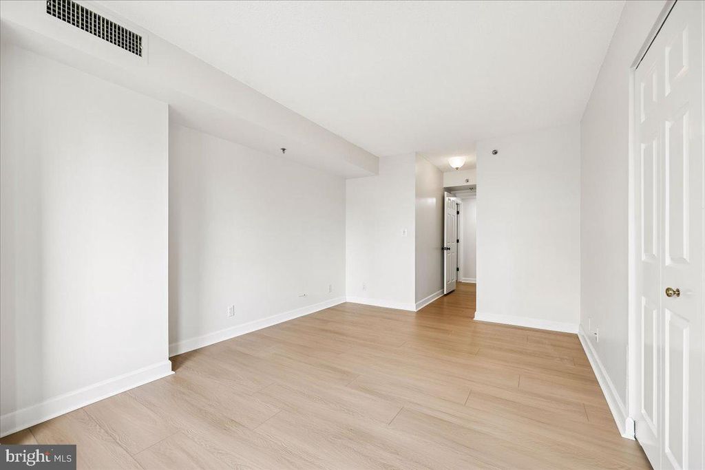 Image 22 of property listing at 5809 NICHOLSON #316, North Bethesda, MD 20852