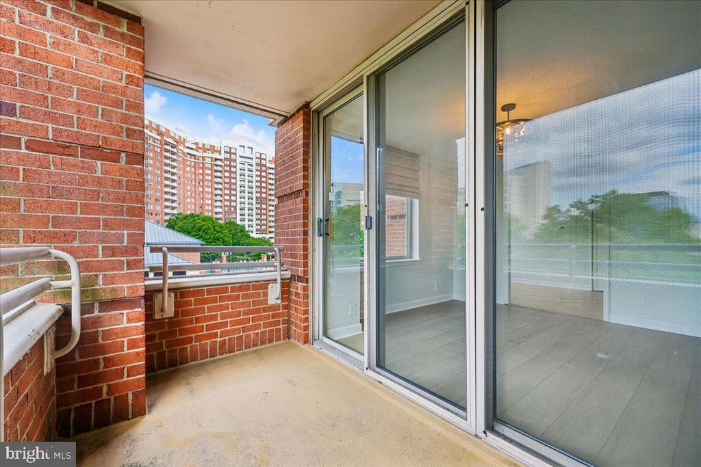 Image 23 of property listing at 5809 NICHOLSON #316, North Bethesda, MD 20852