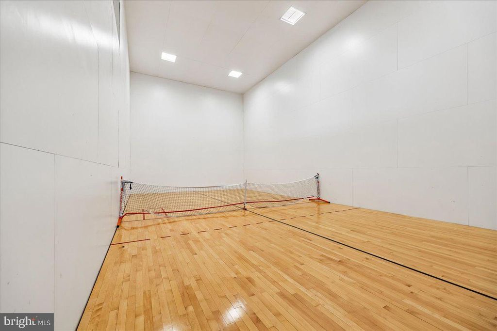 Image 29 of property listing at 5809 NICHOLSON #316, North Bethesda, MD 20852