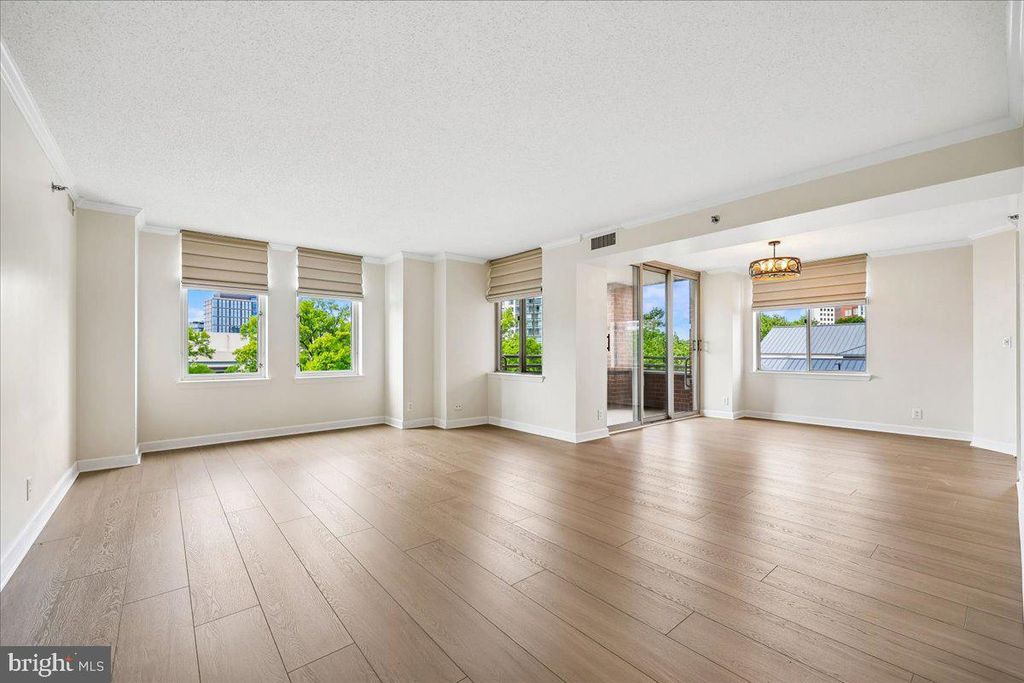 Image 3 of property listing at 5809 NICHOLSON #316, North Bethesda, MD 20852