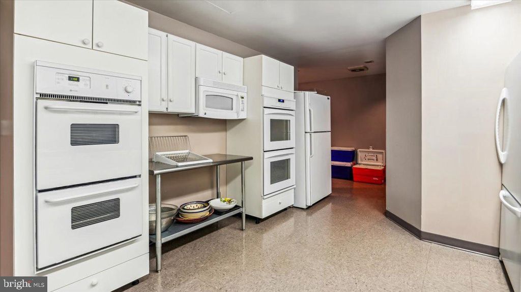 Image 36 of property listing at 5809 NICHOLSON #316, North Bethesda, MD 20852