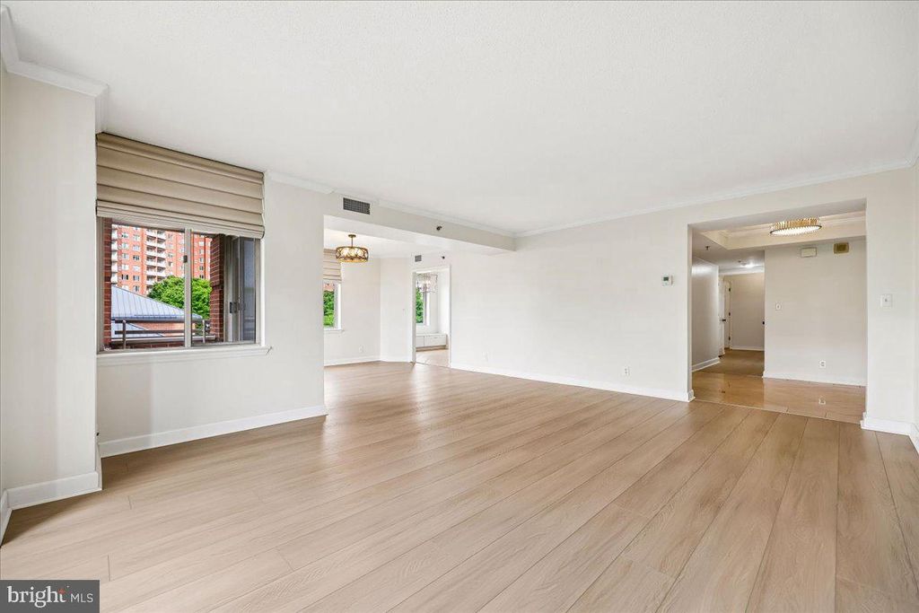 Image 4 of property listing at 5809 NICHOLSON #316, North Bethesda, MD 20852