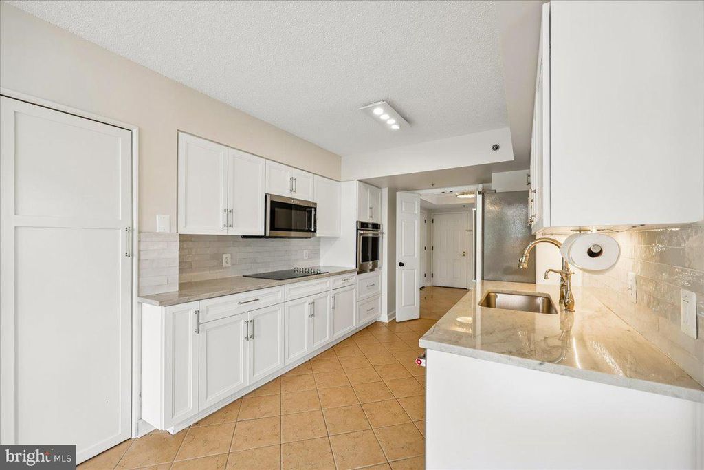 Image 5 of property listing at 5809 NICHOLSON #316, North Bethesda, MD 20852