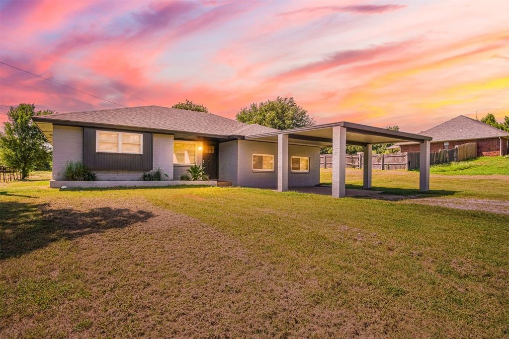 5201 Lakeview Drive, Harrah, OK 73045
