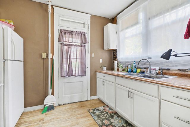 2038 MARKET ST, Harrisburg, PA 17103