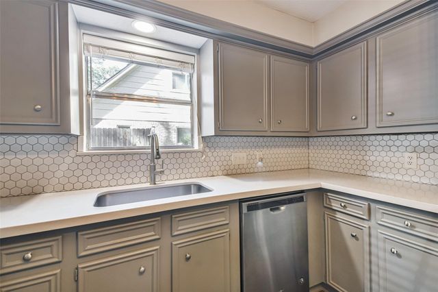 2022 Riverlawn Drive, Kingwood, TX 77339