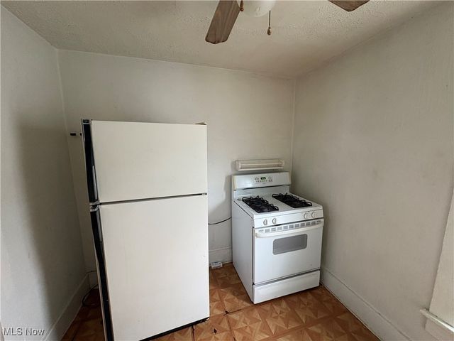 248 7th Street NW, Barberton, OH 44203