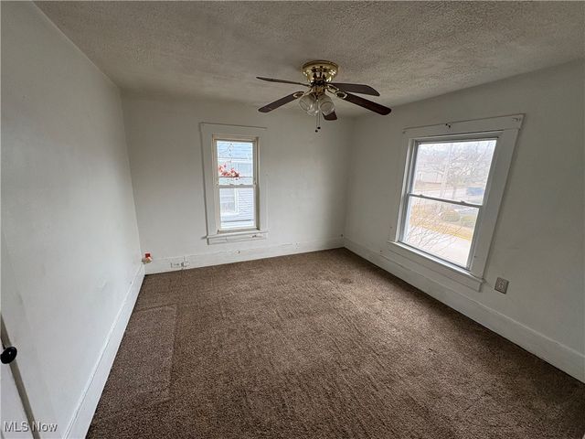 248 7th Street NW, Barberton, OH 44203