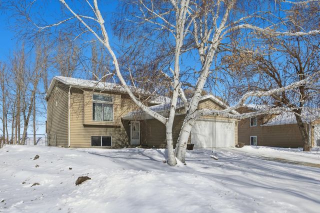 2756 26th Street Circle S, Moorhead, MN 56560