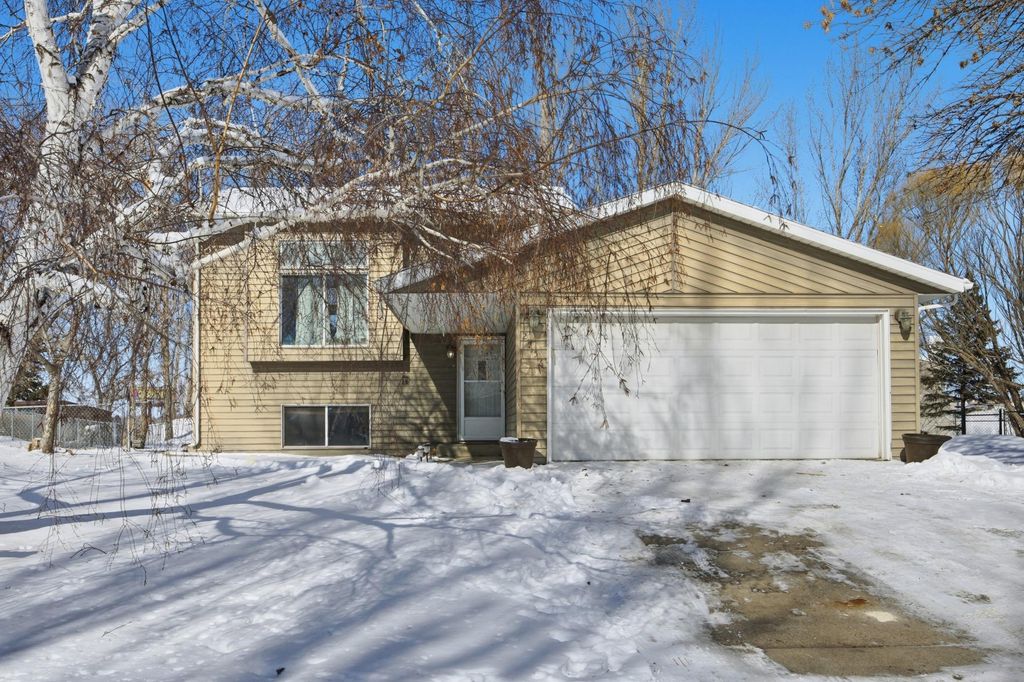 2756 26th Street Circle S, Moorhead, MN 56560