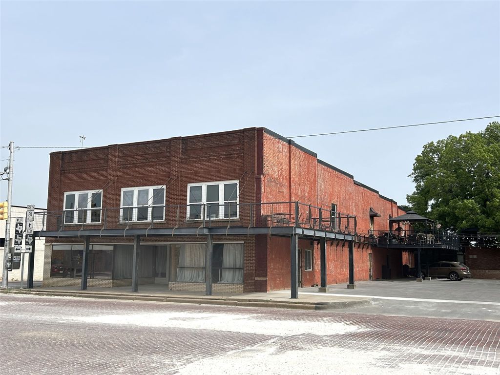 301 E Criner Street 2, Grandview, TX 76050