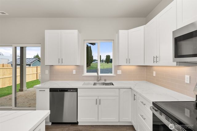 208 Shannon Lewis Lane, Winlock, WA 98596