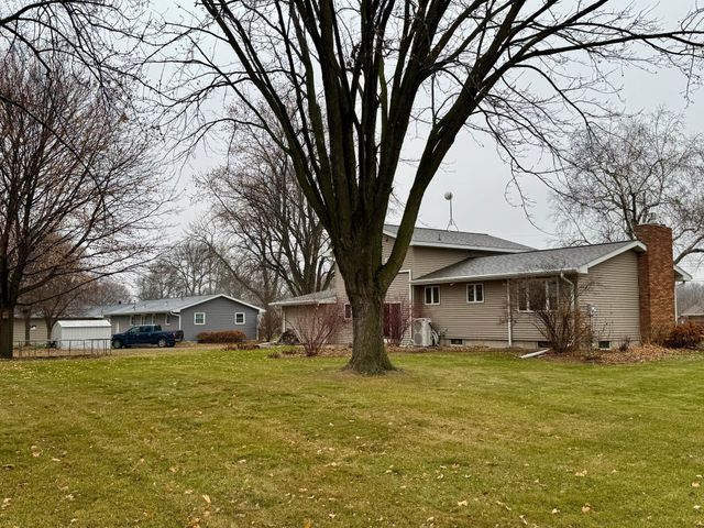 111 Cherry Avenue, Bird Island, MN 55310