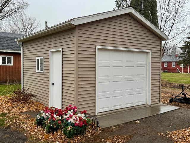 111 Cherry Avenue, Bird Island, MN 55310