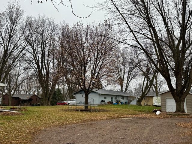 111 Cherry Avenue, Bird Island, MN 55310