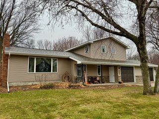 111 Cherry Avenue, Bird Island, MN 55310