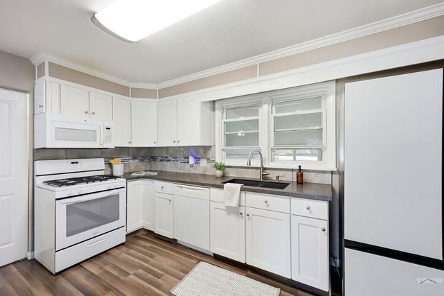 1601 Englewood Dr, Pueblo, CO 81005