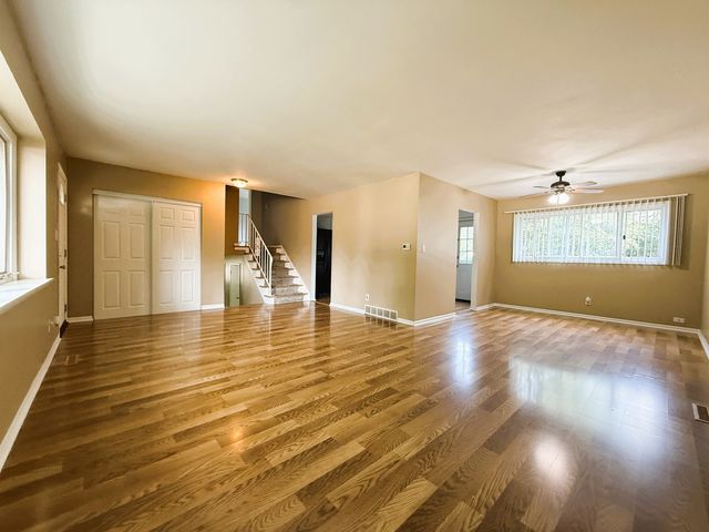 238 BERKSHIRE Drive, Crystal Lake, IL 60014