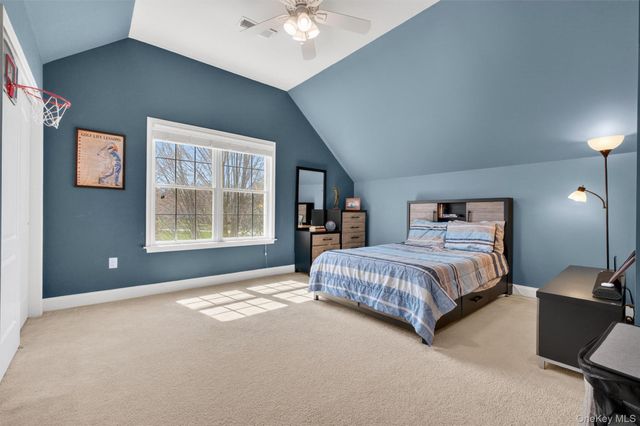 2 Holly Crescent, Hopewell Junction, NY 12533