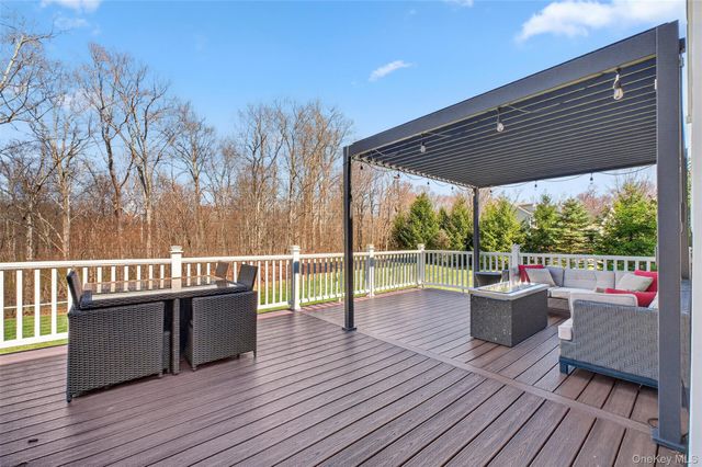 2 Holly Crescent, Hopewell Junction, NY 12533