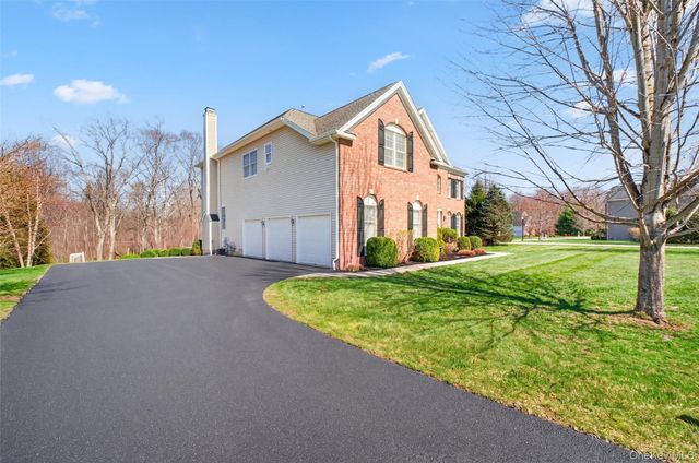 2 Holly Crescent, Hopewell Junction, NY 12533