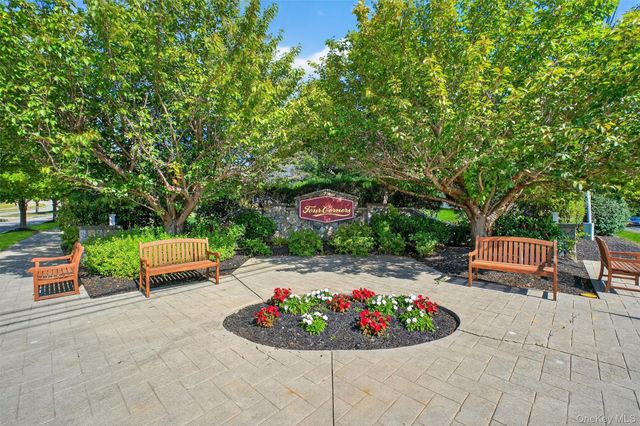 2 Holly Crescent, Hopewell Junction, NY 12533