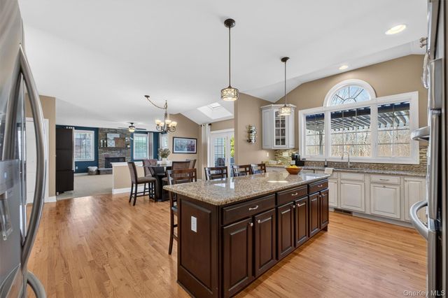 2 Holly Crescent, Hopewell Junction, NY 12533