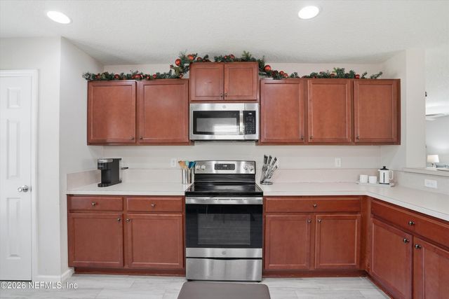 29 AUBURN OAKS Road W, Jacksonville, FL 32218