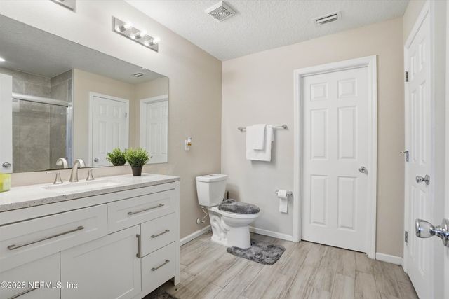 29 AUBURN OAKS Road W, Jacksonville, FL 32218