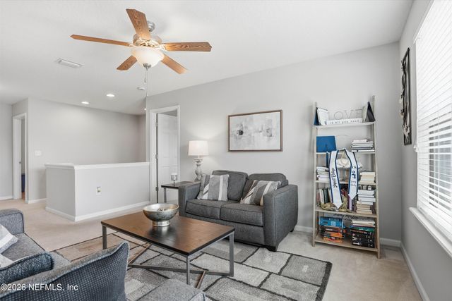 29 AUBURN OAKS Road W, Jacksonville, FL 32218