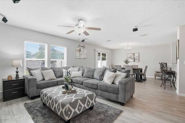 29 AUBURN OAKS Road W, Jacksonville, FL 32218