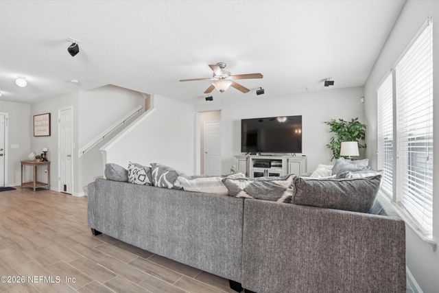 29 AUBURN OAKS Road W, Jacksonville, FL 32218