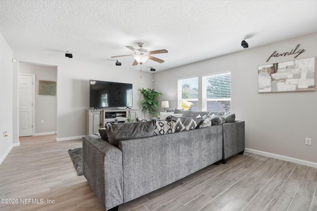 29 AUBURN OAKS Road W, Jacksonville, FL 32218