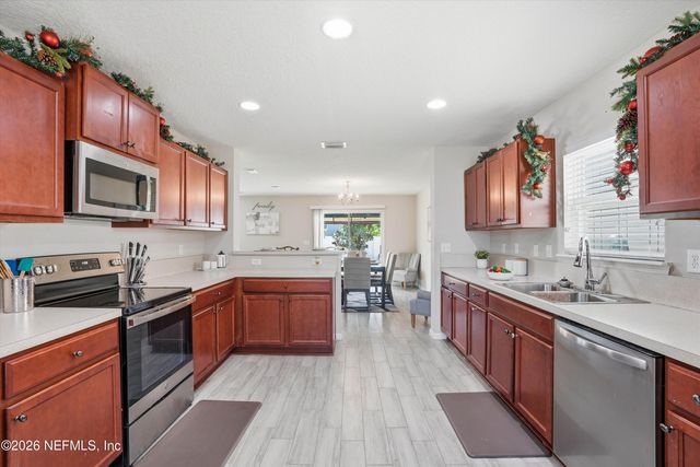 29 AUBURN OAKS Road W, Jacksonville, FL 32218