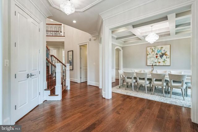 305 OLD COURTHOUSE RD NE, Vienna, VA 22180