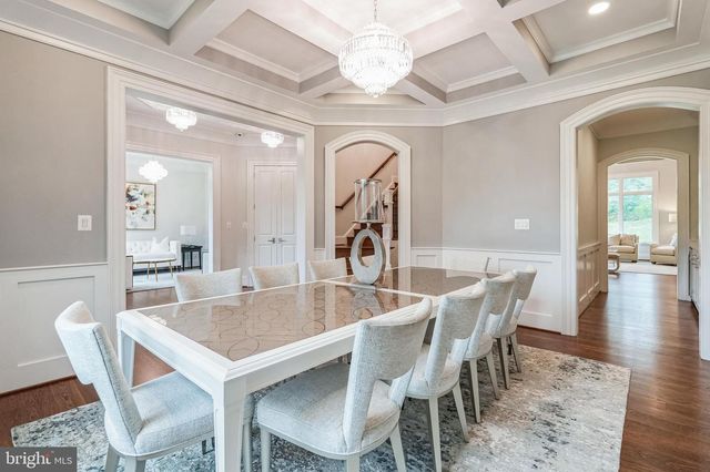 305 OLD COURTHOUSE RD NE, Vienna, VA 22180