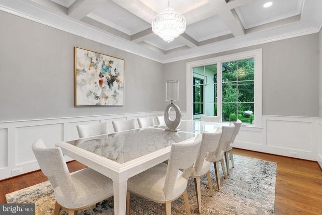 305 OLD COURTHOUSE RD NE, Vienna, VA 22180